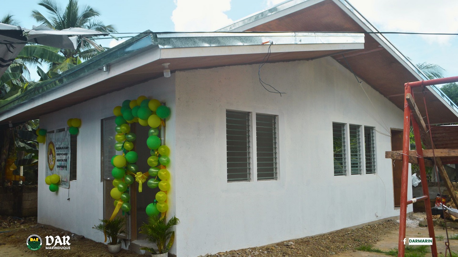 Pormal nang ipinagkaloob ng mga opisyal ng Department of Agrarian Reform (DAR) ang bagong gawang Ginger Candy Processing Center sa mga miyembro ng isang kooperatiba sa Brgy. Maranlig, Torrijos, Marinduque.